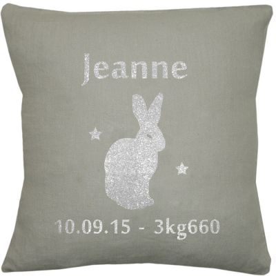 Coussin de naissance vert tendre personnalisable (45 x 45 cm)