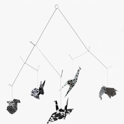 Mobile mural en papier noir et blanc
