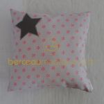 Petit coussin Fleurs fuschia (23 x 23 cm) - Le petit rien