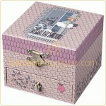 Coffret cube Fille Moutons fen�tre - Trousselier