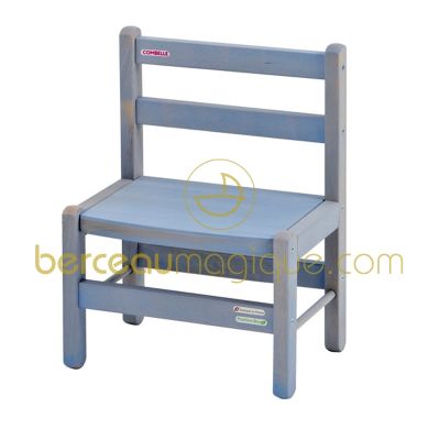 Chaise basse bleu azur par Combelle