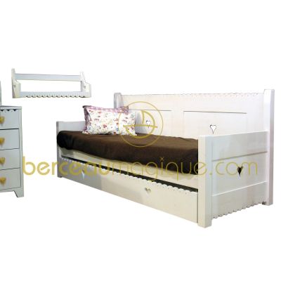 Lit enfant banquette coeur Angel des Montagnes par Mathy by bols