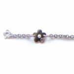 Rajout d'un motif marguerite pour bracelet anniversaire - Loupidou