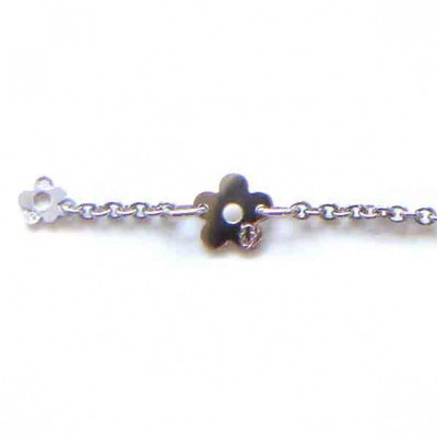 Rajout d'un motif marguerite pour bracelet anniversaire par Loupidou