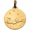 M�daille du Petit Prince couch� dans l'herbe (or jaune)