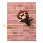 Cadre Ninon ninja sur mur de briques  - Trousselier
