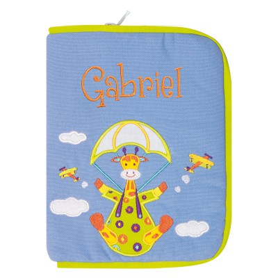 Prot�ge carnet de sant� Girafon aux nuages brod� ''Pr�nom''  par L'oiseau bateau