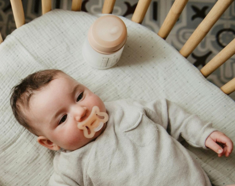 Bannière illustrant le guide d’achat Comment choisir un biberon ou une tétine pour bébé ?