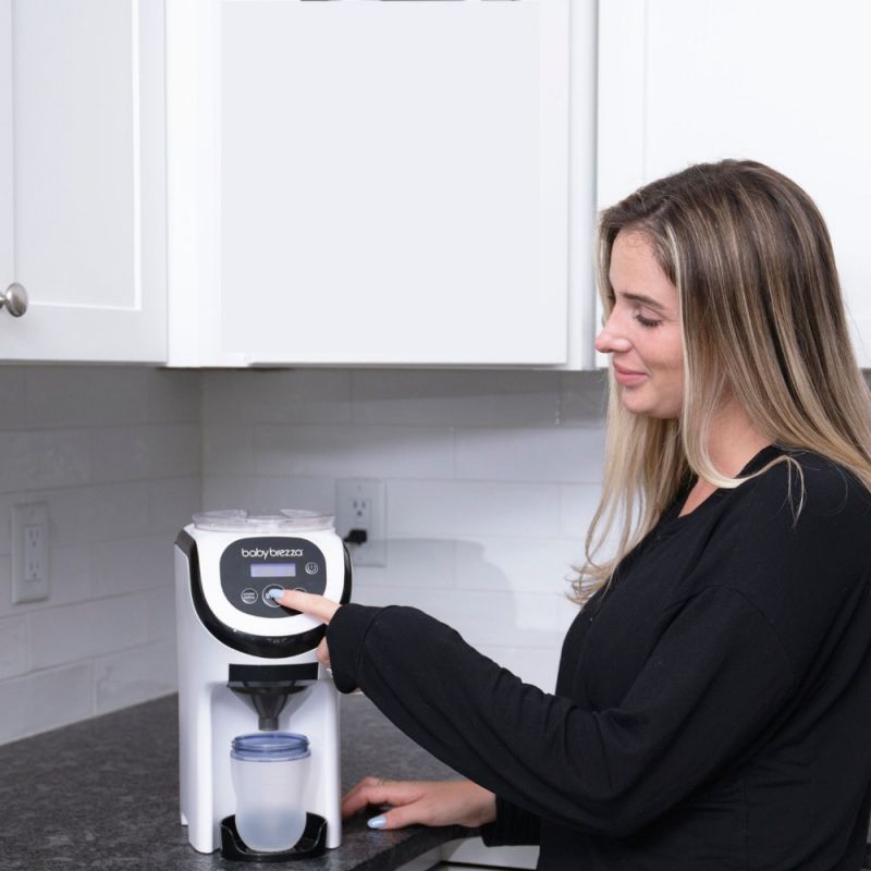 Image d'ambiance de présentation du produit Préparateur de biberons nomade Formula Pro Mini - babybrezza