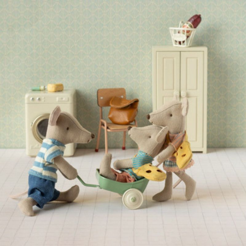Petite Sœur souris avec son sac Maileg Ambiance 3