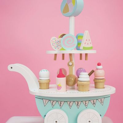 Chariot de crèmes glacées en bois