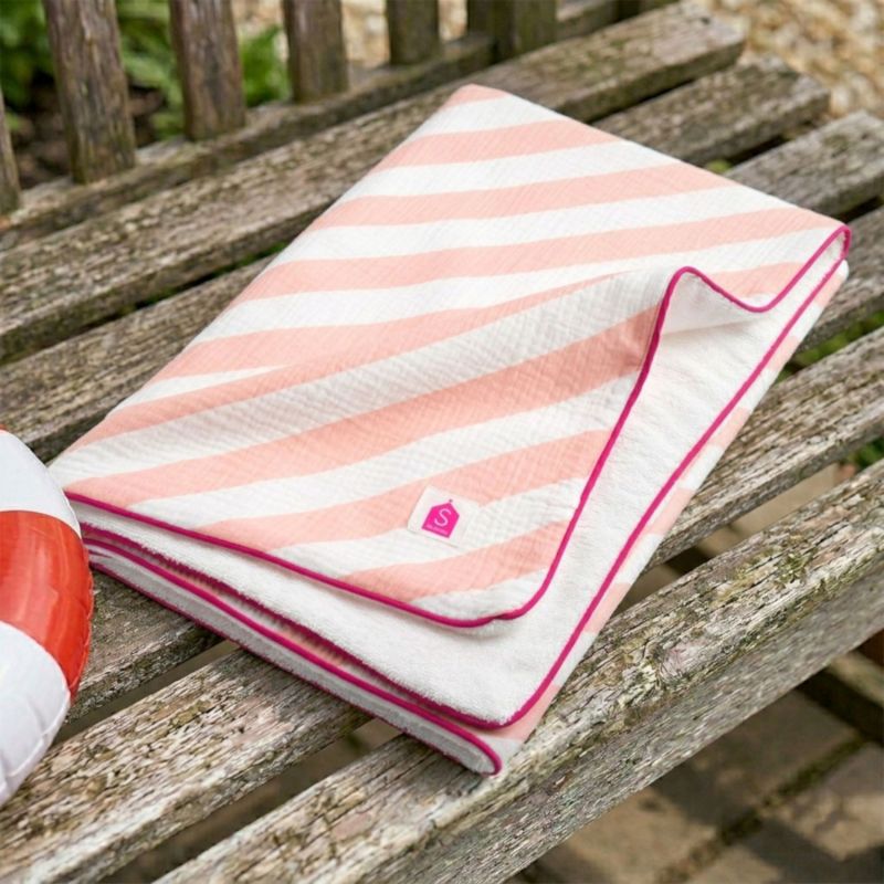 Serviette de plage à rayures Roses Pop (90 x 90 cm) Sauthon Ambiance 2