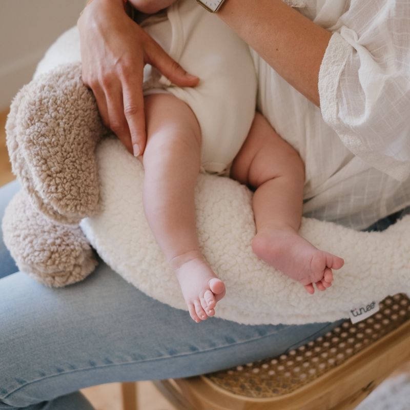 Coussin de maternité phoque en sherpa Tinéo Ambiance 8