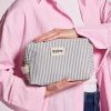 Trousse de toilette Leon Rayures Fines Bleu Hindbag Ambiance 2
