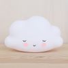 Petite veilleuse nuage blanc endormi (16 cm)  par A Little Lovely Company