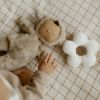 Attache tétine Fleur moumoute Ecru-Beige Atelier Wagram Ambiance 5