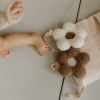 Attache tétine Fleur moumoute Ecru-Beige Atelier Wagram Ambiance 6