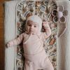 Attache sucette Hera Soft Lilac Mushie Ambiance 2