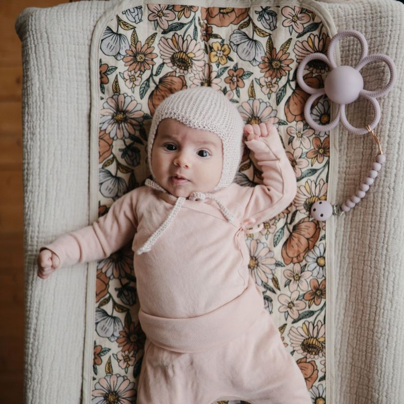 Attache sucette Hera Soft Lilac Mushie Ambiance 2