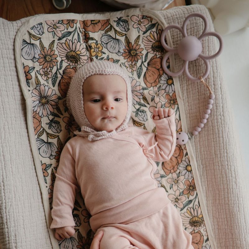 Attache sucette Hera Soft Lilac Mushie Ambiance 4