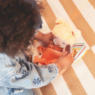 Poupée Mela et son couffin (21 cm)