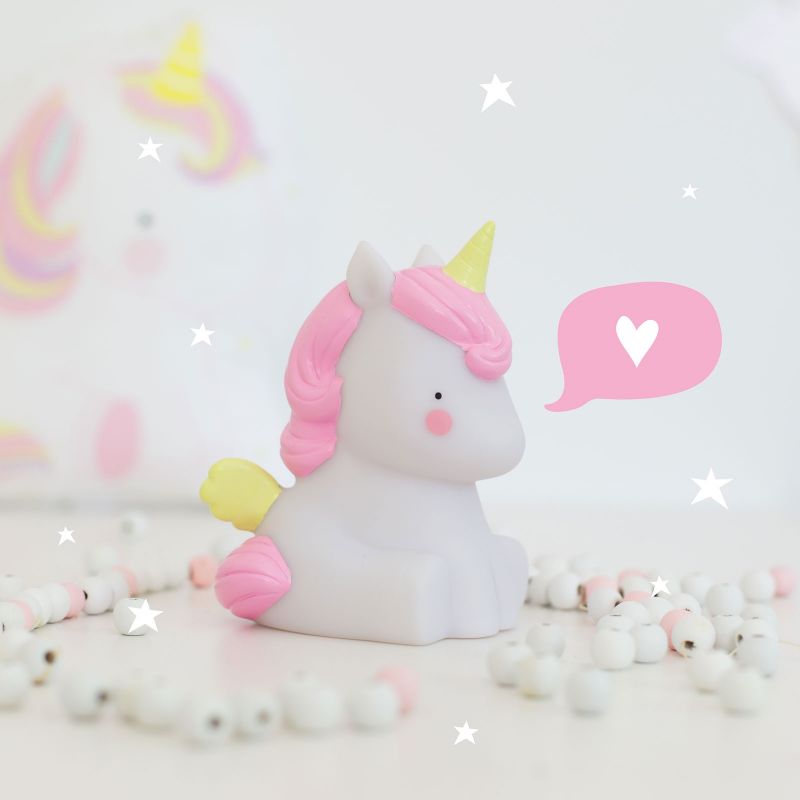 Image d'ambiance de présentation du produit Petite veilleuse licorne (12 cm) - A Little Lovely Company