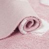 Tapis lavable rose à pois blanc (120 x 160 cm)  par Lorena Canals