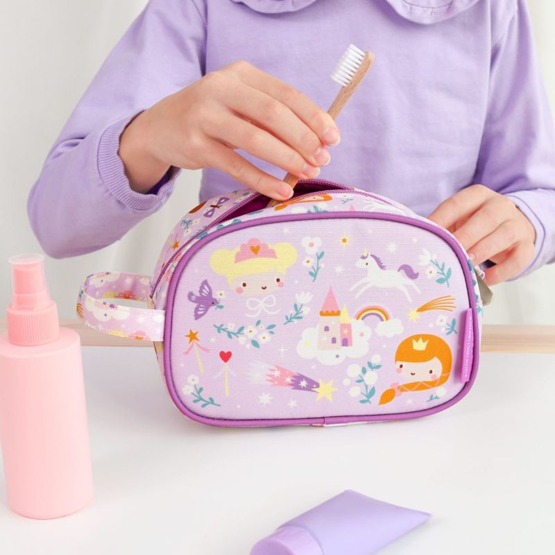 Trousse de toilette Princesses A Little Lovely Company Ambiance 1