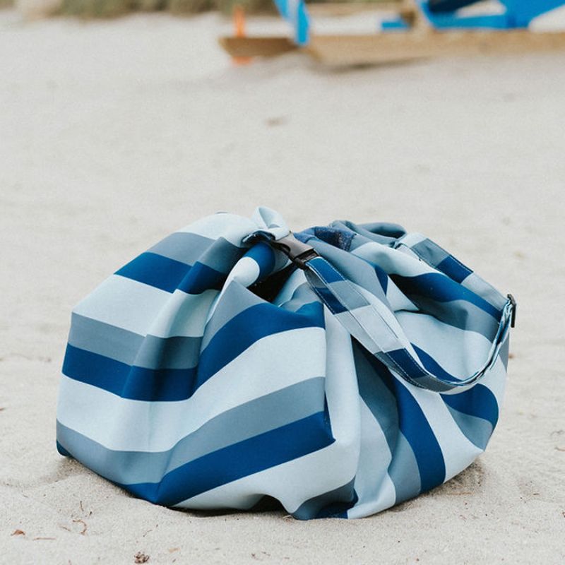 Sac à jouets 2 en 1 Noomad Outdoor Blue-Green Stripes Play&Go Ambiance 8