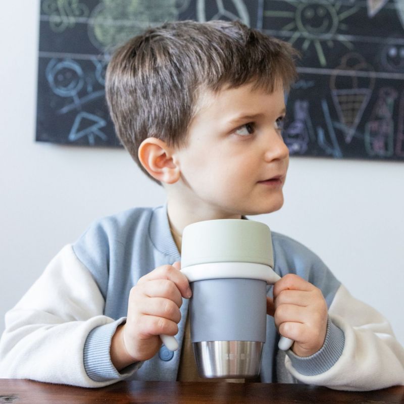 Tasse d'apprentissage inox Click and drink Galet Béaba Ambiance 2