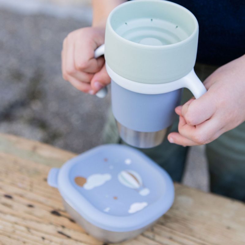Tasse d'apprentissage inox Click and drink Galet Béaba Ambiance 3