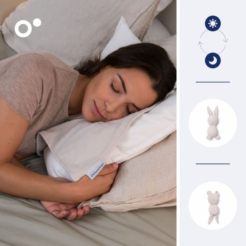 Doudou You&Me aide à la séparation Almond Doomoo Ambiance 3
