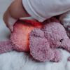 Peluche lumineuse George l'éléphant vieux rose FLOW Ambiance 5
