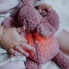 Peluche lumineuse George l'éléphant vieux rose FLOW Ambiance 8