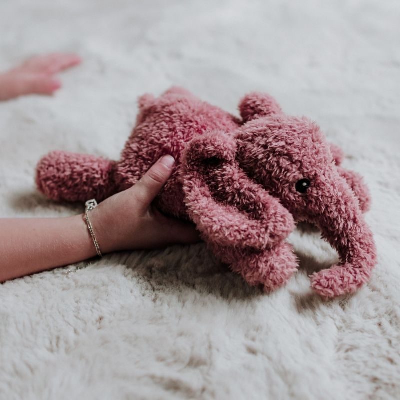 Peluche lumineuse George l'éléphant vieux rose FLOW Ambiance 7