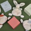 Doudou Lapin Bonbon bleu gris (25 cm) Doudou et Compagnie Ambiance 5