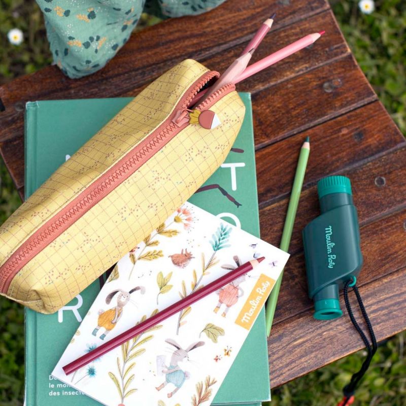 Trousse scolaire Trois petits lapins Moulin Roty Ambiance 2