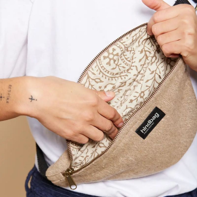 Sac banane Olivia Laine Beige Hindbag Ambiance 3
