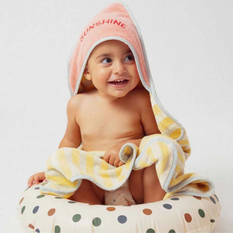 Cape de bain bébé Summer Forever Éponge rose et jaune (80 x 80 cm) Chamaye Ambiance 1