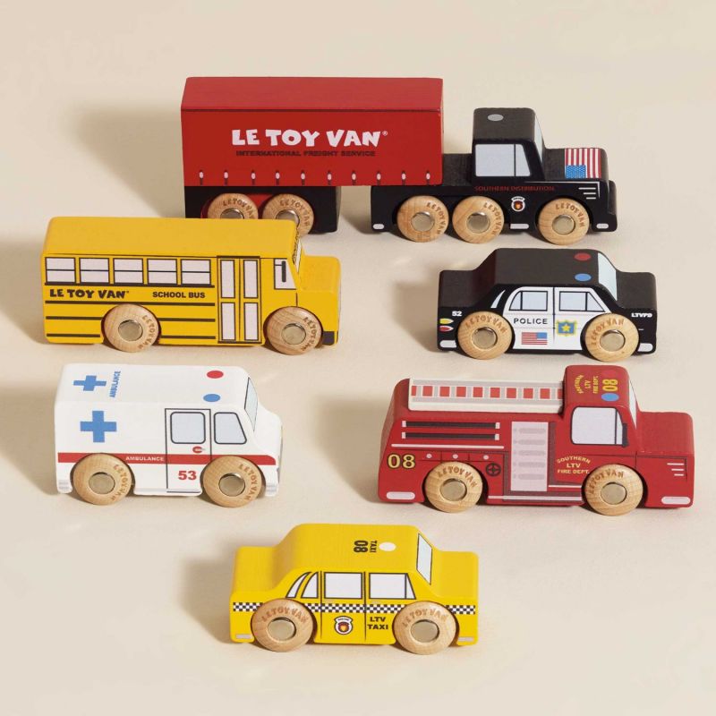 Lot de 7 voitures New-Yorkaises en bois FSC Le Toy Van Ambiance 9