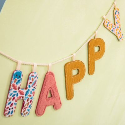 Lettre phosphorescente en tissu à suspendre A Rose