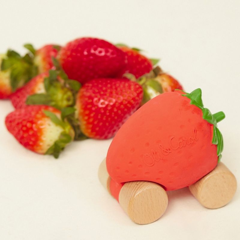 Voiture et jouet de dentition Sweetie la fraise Oli & Carol Produit 6