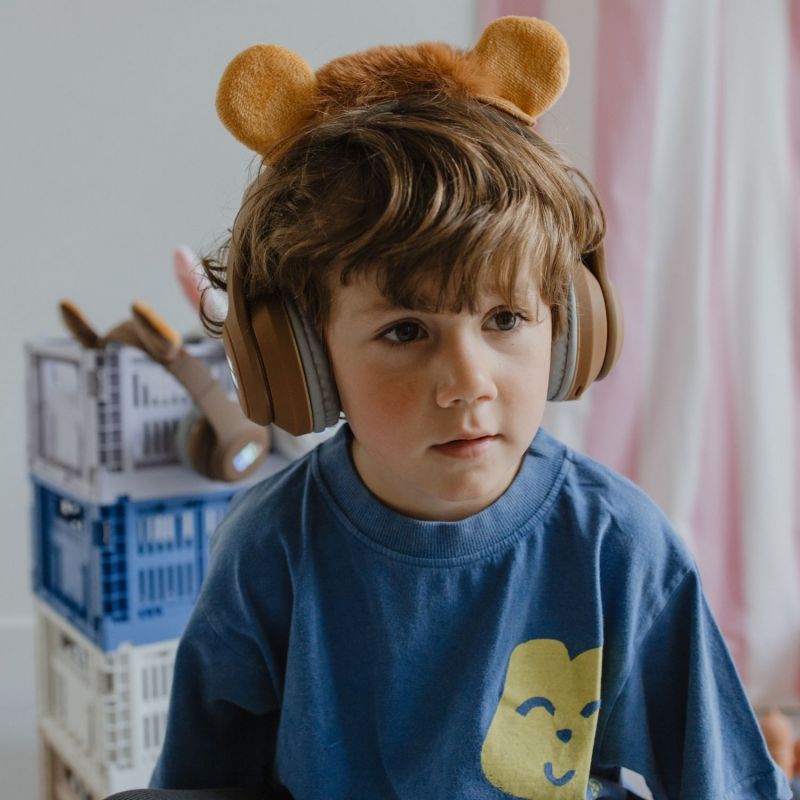 Casque Audio Bluetooth KIDYEARS Lion oreilles aimantées  KIDYWOLF Ambiance 2