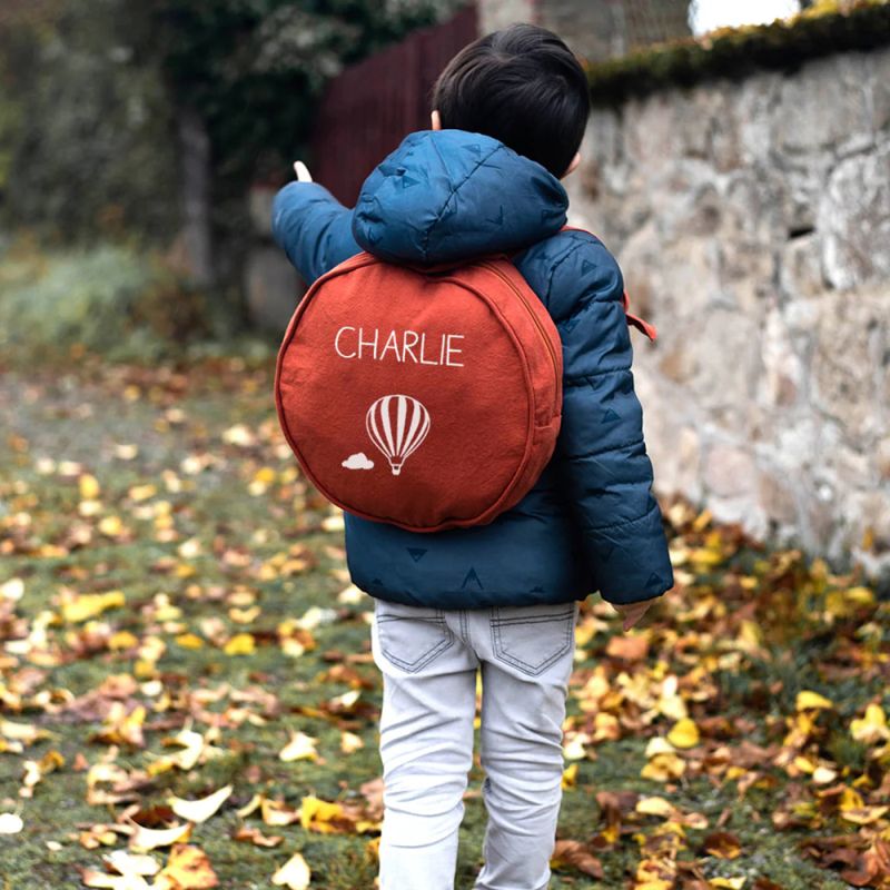 Image d'ambiance de présentation du produit Sac à dos enfant terracotta (personnalisable) - Les Griottes