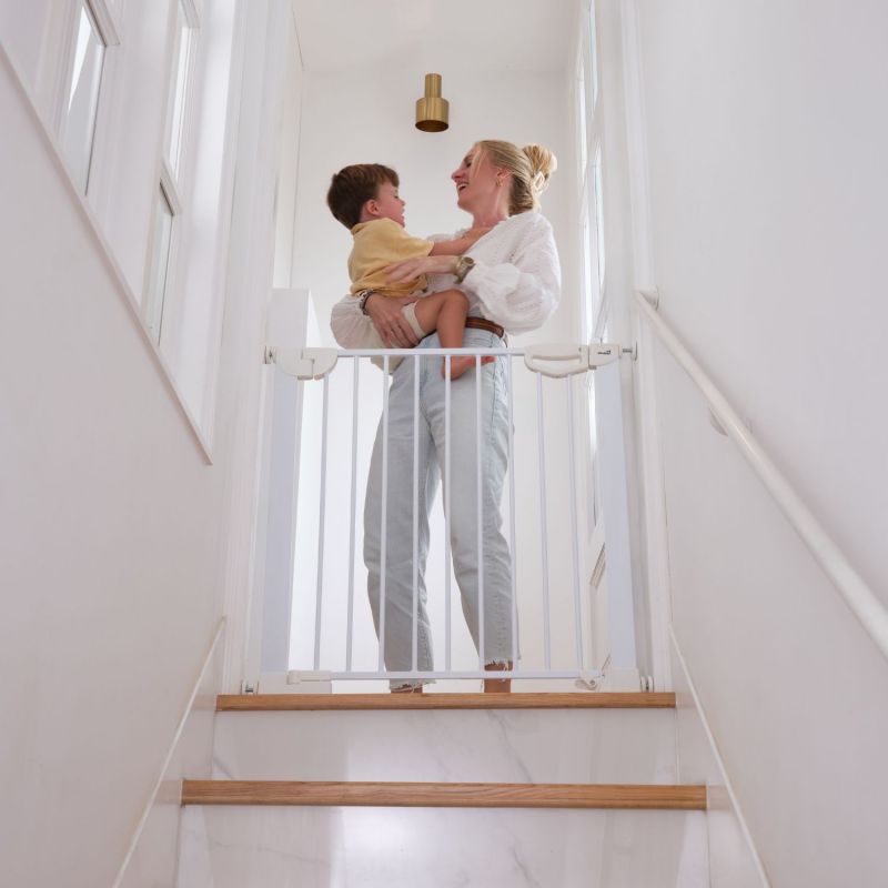 Barrière de sécurité Easylock Flatstep Blanche (83 à 90 cm) Geuther Ambiance 2