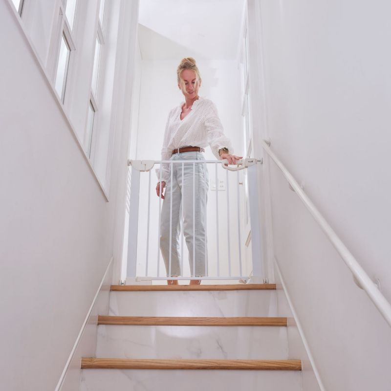 Barrière de sécurité Easylock Flatstep Blanche (83 à 90 cm) Geuther Ambiance 6