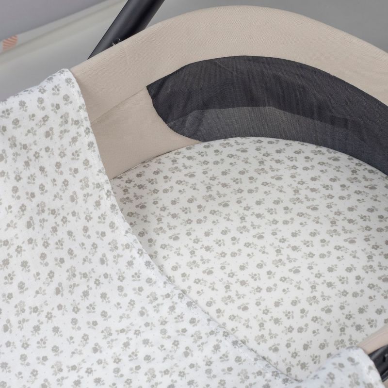 Drap housse pour nacelle et Lange Little Bloom Fleurs Gris Pasito a pasito Ambiance 2