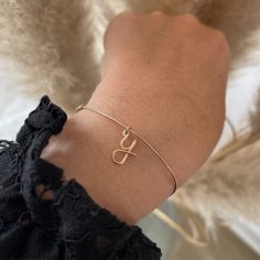 Jonc initial Lovely Hoop goldfilled jaune (personnalisable)