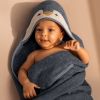 Cape de bain Albert Penguin Oceanview (70 x 70 cm) Liewood Ambiance 2