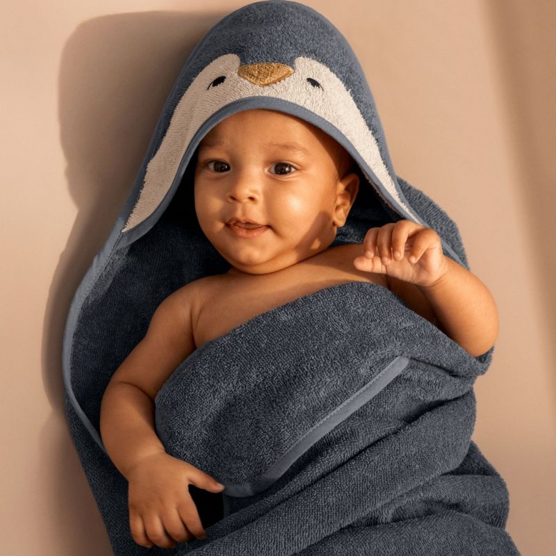 Cape de bain Albert Penguin Oceanview (70 x 70 cm) Liewood Ambiance 2